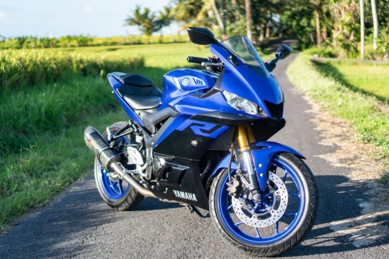Yamaha R25 Blue for rent in Bali