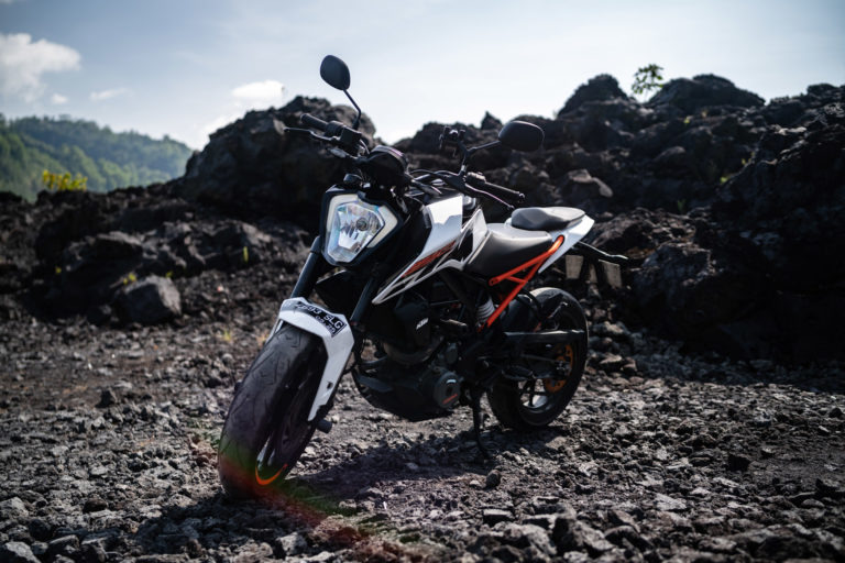 KTM Duke 250 ABS White for rent in Bali