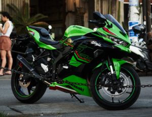 Rent Ninja ZX25RR Akrapovic in bali
