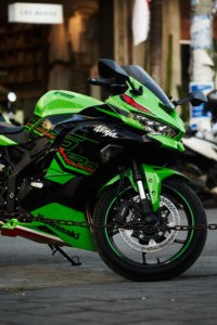 Rent Ninja ZX25RR Akrapovic in bali
