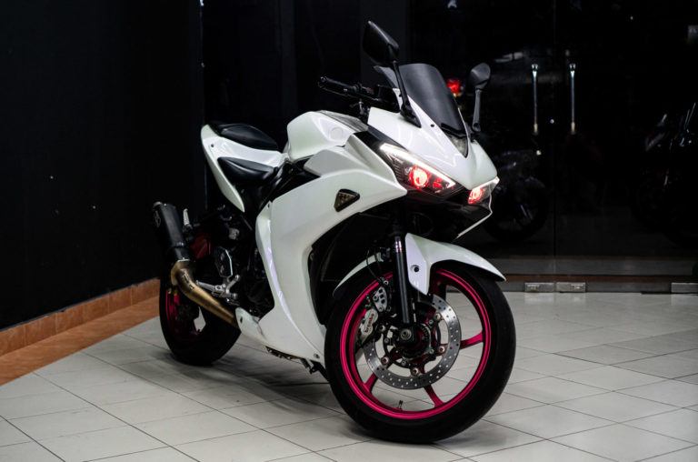 Yamaha R3 350cc ABS White Pearl for rent in Bali