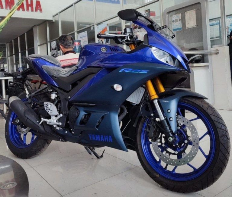Yamaha R25 ABS new for rent in Bali
