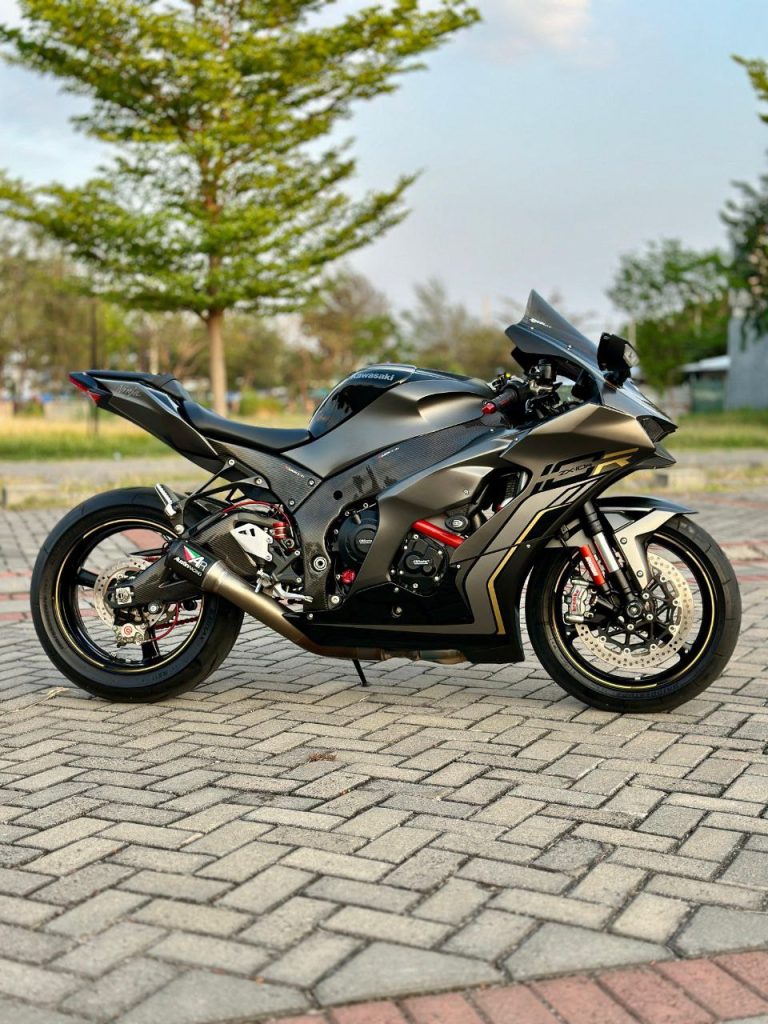 Kawasaki ninja ZX-10R ABS Carbon Edition for rent in Bali