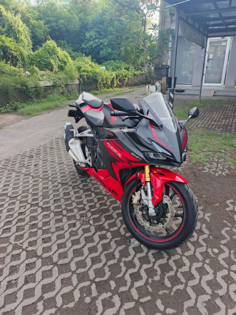 Honda CBR250RR SP QS sportbike for rent in Bali
